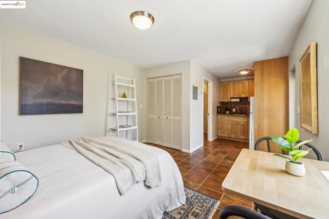 917 Avis Dr, El Cerrito CA: https://media.crmls.org/mediaz/3aa377cc-bb06-4c87-ab13-c0b34616b6ca.jpg