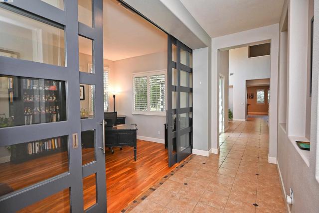 320 Oaks Bridge Pl, Pleasanton CA: https://media.crmls.org/mediaz/3aa3c378-3ffe-4ff5-be49-f1399f4336ae.jpg