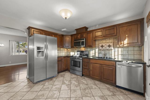 795 W Washington Ave, El Cajon CA: https://media.crmls.org/mediaz/3aa43677-22f9-49e0-96b8-68ed07d147d1.jpg