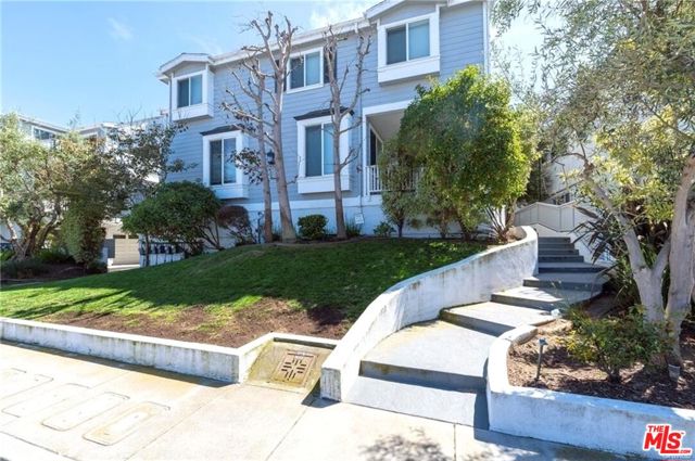 1202 Tennyson Street, Manhattan Beach CA: https://media.crmls.org/mediaz/3aa44442-aa03-402f-9283-7d5474935da2.jpg