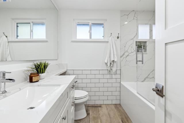 3134 Terry Ct, Castro Valley CA: https://media.crmls.org/mediaz/3aa463c5-b034-408c-861d-7eb318e34000.jpg