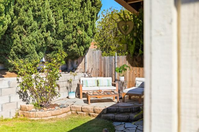 3560 Santa Maria Street, Oceanside CA: https://media.crmls.org/mediaz/3aa46a18-3697-4558-9801-e256800a06d1.jpg