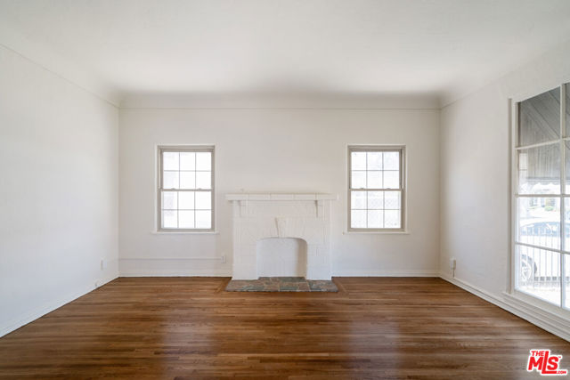 1744 Carmona Avenue, Los Angeles CA: https://media.crmls.org/mediaz/3aa4ac09-ba18-4361-bc5a-c991ec808a54.jpg