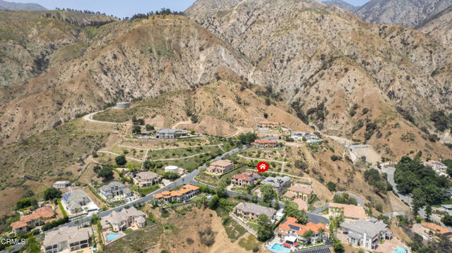 2330 Crystal Lane, Pasadena CA: https://media.crmls.org/mediaz/3aa4b01e-785d-4eda-8a0f-4332084771d6.jpg