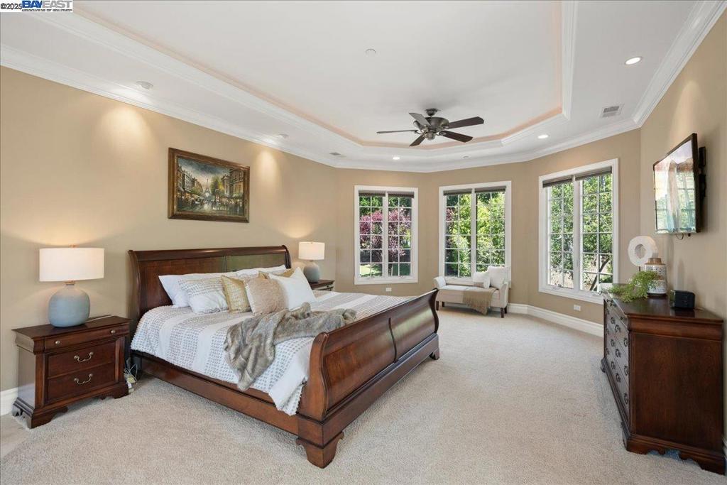 https://media.crmls.org/mediaz/3aa4bd21-ba18-411a-bb6e-5a2befc18ed8.jpg?preset=X-Large