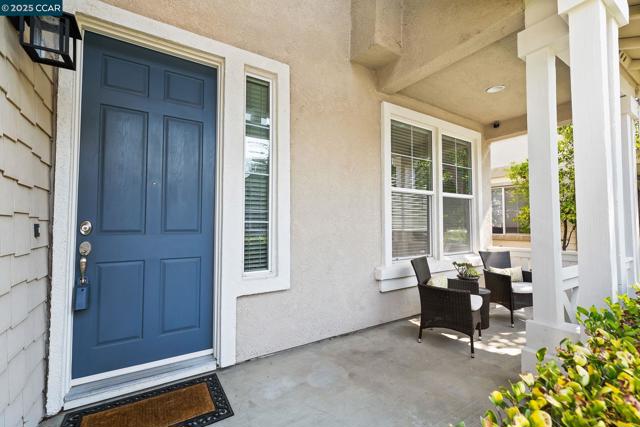 127 Sanford Ct, Brentwood CA: https://media.crmls.org/mediaz/3aa4c10e-9e6b-4dae-8c92-b2fb86c1ea36.jpg