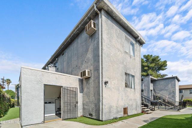 18356 Napa Street, Northridge CA: https://media.crmls.org/mediaz/3aa4f518-d51a-4cb2-be3f-a0c620dc28a2.jpg