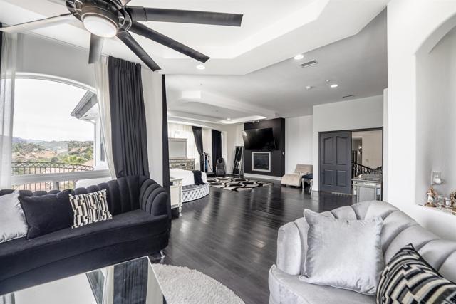 733 CLAYBURN CT, Alpine CA: https://media.crmls.org/mediaz/3aa5045b-98c4-4a2d-b29b-06034e70b857.jpg