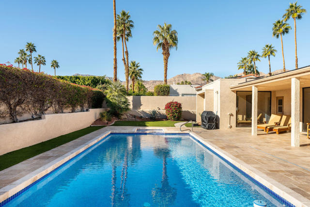 72815 Somera Road, Palm Desert CA: https://media.crmls.org/mediaz/3aa5476d-483e-4110-9e6f-18f18687c58e.jpg