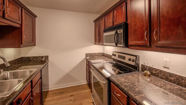 5252 Orange AVe, San Diego CA: https://media.crmls.org/mediaz/3aa55d8b-151d-4a33-9921-3641e397350a.jpg