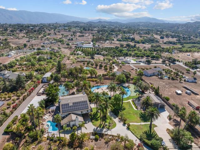 31121 Stardust Ln, Valley Center CA: https://media.crmls.org/mediaz/3aa57617-92b5-40bc-97f4-759aacf14f49.jpg