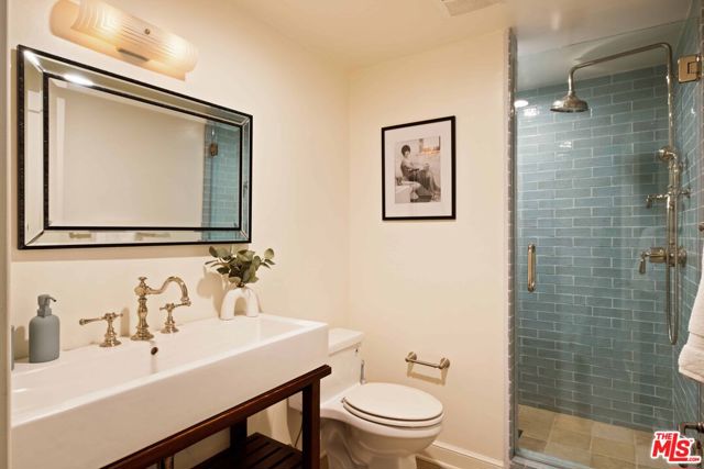 4818 Bonvue Avenue, Los Angeles CA: https://media.crmls.org/mediaz/3aa57987-8d12-45f8-9848-1421ce31f29a.jpg