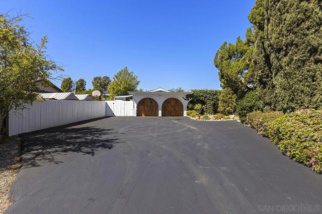 13430 Sagewood Drive, Poway CA: https://media.crmls.org/mediaz/3aa5a98d-33a2-4500-9b66-eacca19af798.jpg