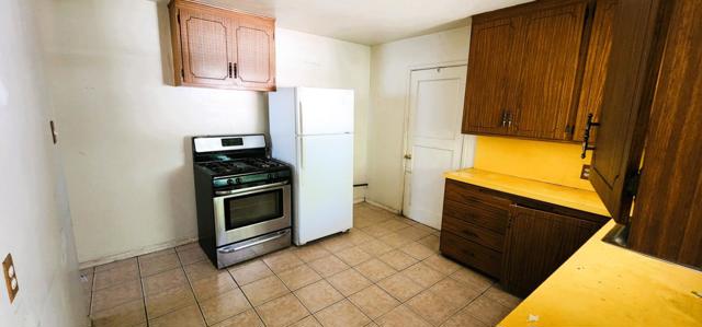 300 Catron Drive, Oakland CA: https://media.crmls.org/mediaz/3aa5ab42-feaf-462f-a990-1528b7062710.jpg