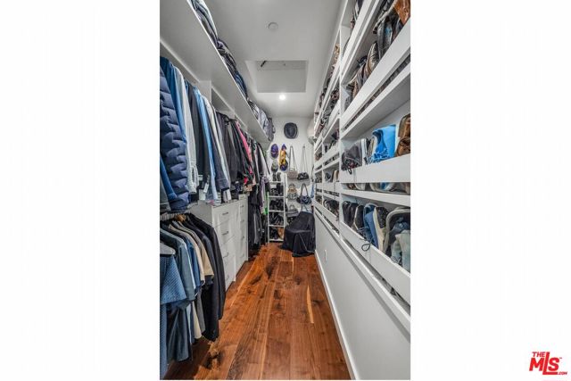 749 Oxford Ave Avenue, Venice CA: https://media.crmls.org/mediaz/3aa5e6d6-6b8e-441e-aacb-c3f65a531f1c.jpg