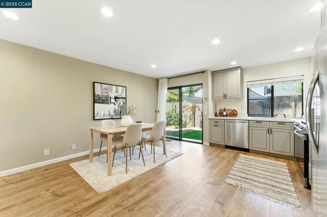 1660 San Luis Rd, Walnut Creek CA: https://media.crmls.org/mediaz/3aa5f8d9-8b78-475d-8d18-a190ba420a76.jpg