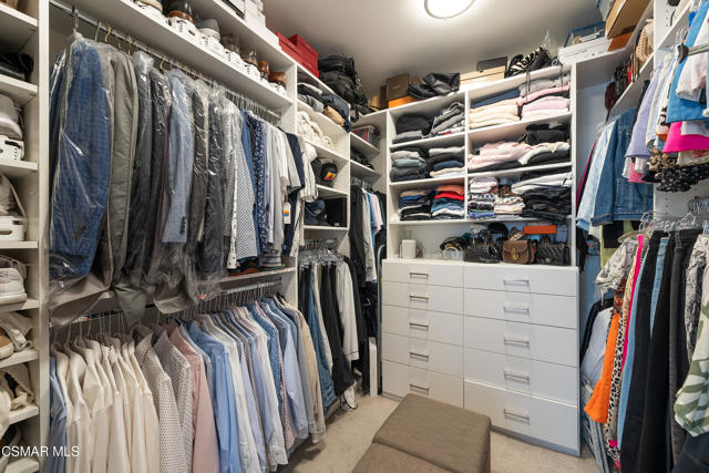 976 Blackbourne, Oak Park CA: https://media.crmls.org/mediaz/3aa623bb-b39c-4438-b06f-e5366cd968e0.jpg