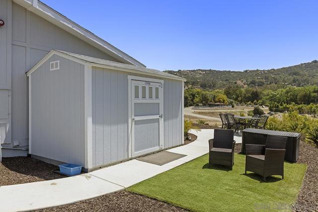 4027 Sumac Summit, Fallbrook CA: https://media.crmls.org/mediaz/3aa64fcf-049b-4ca9-b1e3-5ad5be3394a3.jpg