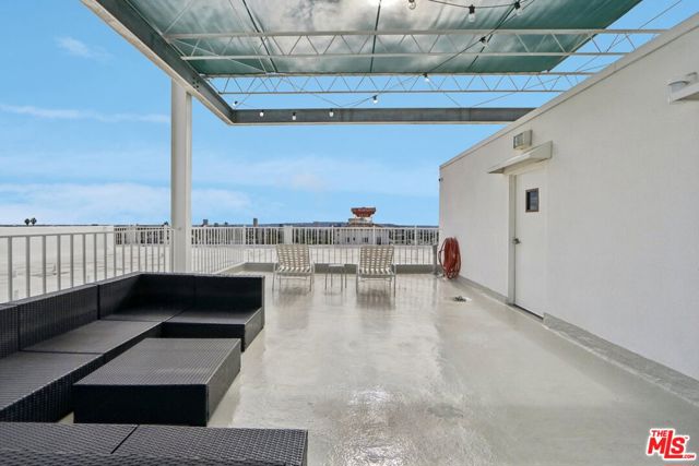 1400 N Sweetzer Avenue, West Hollywood CA: https://media.crmls.org/mediaz/3aa6789d-867c-4735-9977-faf0661187ed.jpg