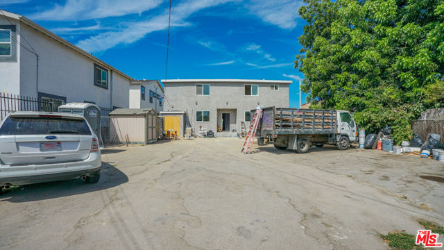 10412 S Figueroa Street, Los Angeles CA: https://media.crmls.org/mediaz/3aa699ae-3578-4a4b-b9e0-70ae4efc848e.jpg
