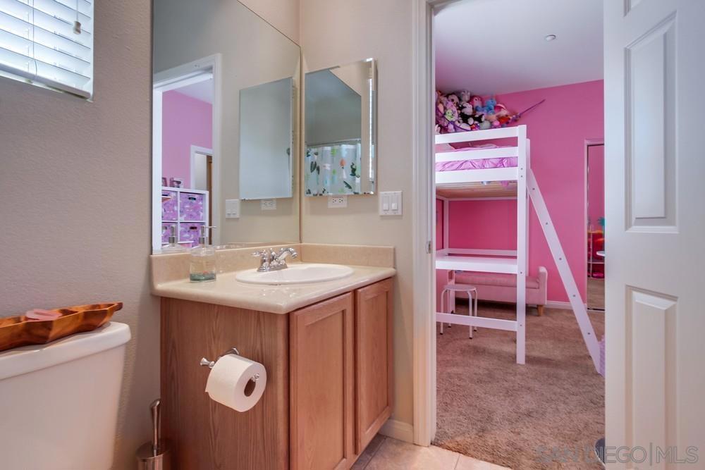 MLS #250026575SD img 33