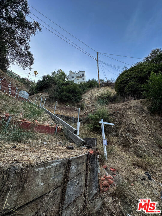 5897 Lorae Place, Los Angeles CA: https://media.crmls.org/mediaz/3aa7727a-7919-4ecd-b229-def2f855f510.jpg