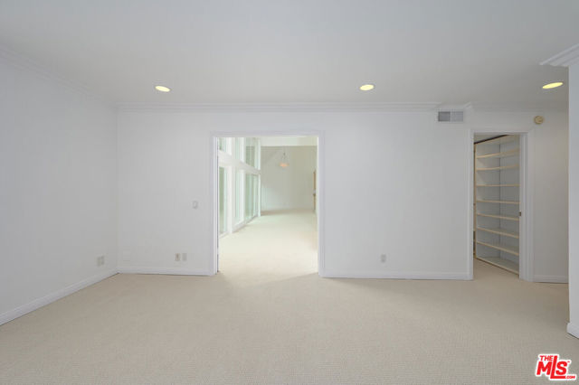 4250 Via Dolce, Marina del Rey CA: https://media.crmls.org/mediaz/3aa7de4f-409b-4028-8792-cc865c8266fc.jpg