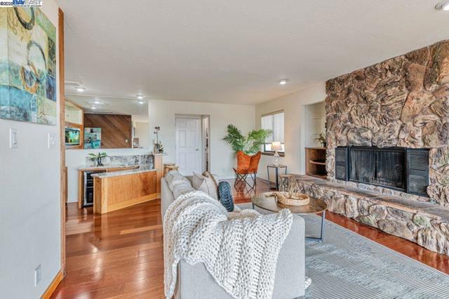 31865 Chicoine Ave, Hayward CA: https://media.crmls.org/mediaz/3aa8a5c2-1c0e-49af-a7d7-4ef1cc49392b.jpg
