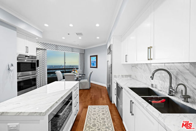 10430 Wilshire Boulevard, Los Angeles CA: https://media.crmls.org/mediaz/3aa8aa92-9ff1-4259-abf2-0d6b9f9173b1.jpg