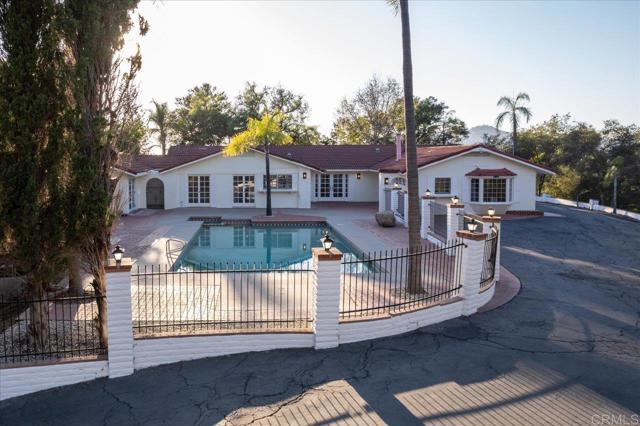 748 Old Oak Ridge, San Marcos CA: https://media.crmls.org/mediaz/3aa91407-6fa7-495f-be0f-206b470be411.jpg