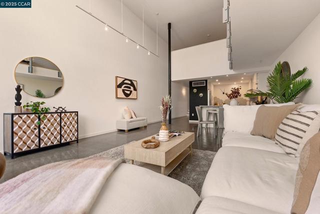 1200 65Th St, Emeryville CA: https://media.crmls.org/mediaz/3aa927a4-9c1c-45dd-8c24-5ed9e4ad5a53.jpg