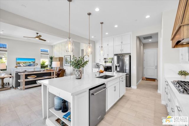 61 Zinfandel, Rancho Mirage CA: https://media.crmls.org/mediaz/3aa9c325-db1a-4b86-a684-b95fe3dde0bb.jpg