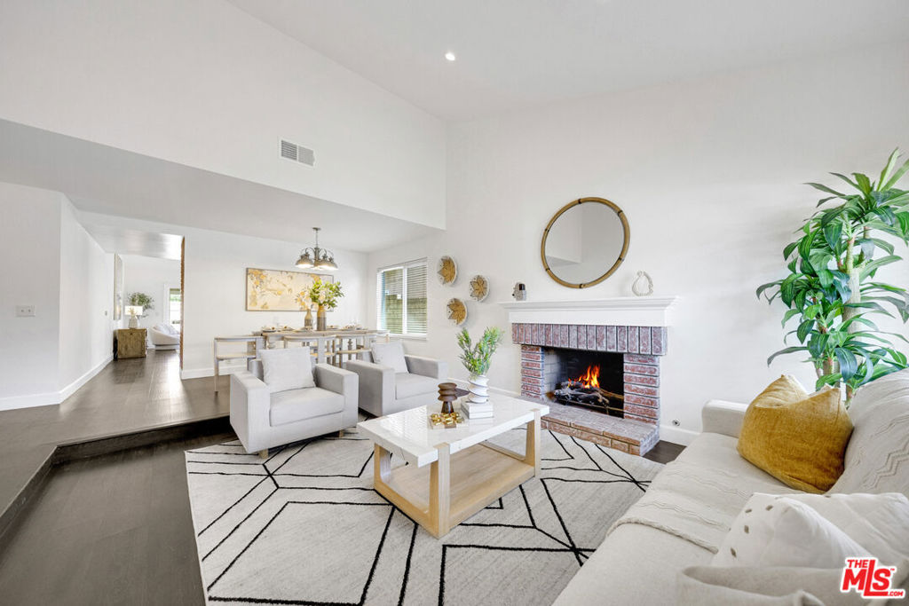 5921 E Avenida Arbol