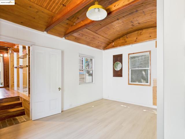 1545 Mariposa St, Richmond CA: https://media.crmls.org/mediaz/3aaa2db7-5ff8-40d6-8e38-67c9f0064682.jpg