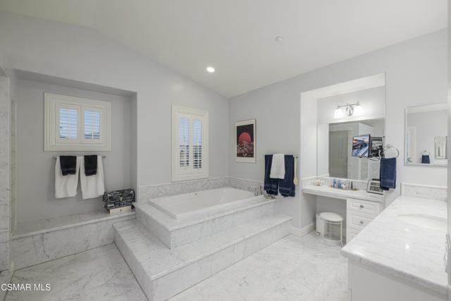 12430 Nelson Road, Moorpark CA: https://media.crmls.org/mediaz/3aaa9b64-867b-41ed-a824-4f07c6e66609.jpg