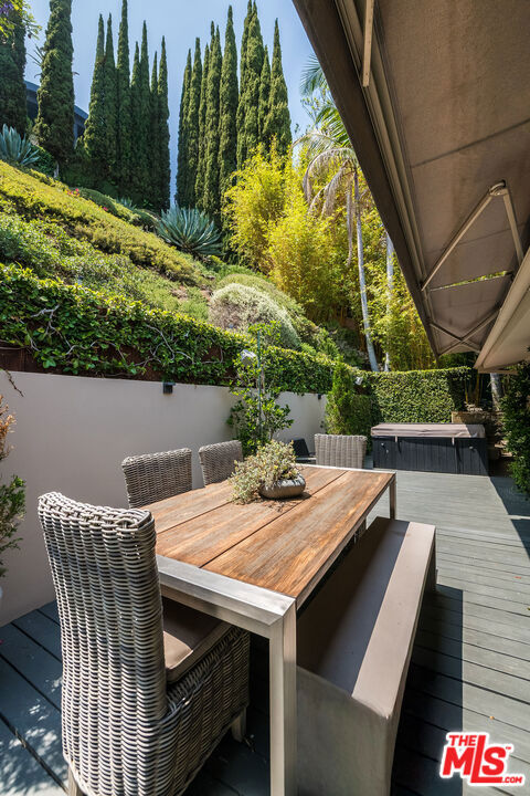 1331 CORDELL Place, Los Angeles CA: https://media.crmls.org/mediaz/3aaab5c2-0736-4149-874f-49f66781dd02.jpg