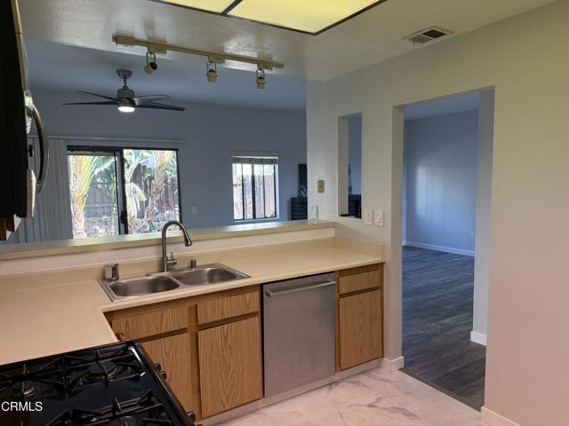 2328 Eskimo Lane, Ventura CA: https://media.crmls.org/mediaz/3aaacab9-f9bc-4e23-a250-ce2a7f0e8437.jpg