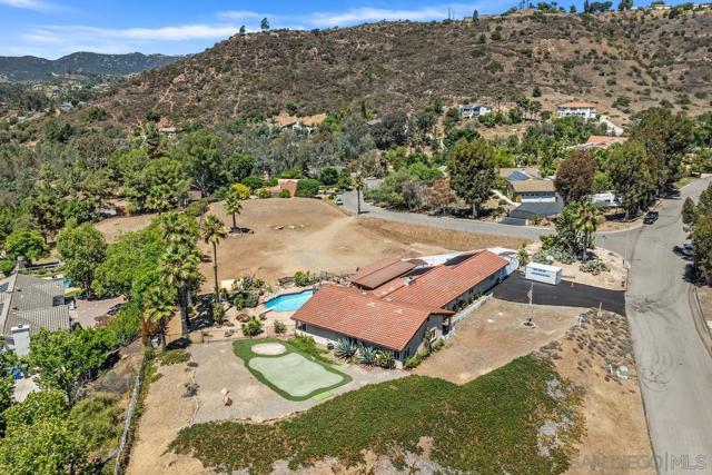 25980 Forest Dr, Escondido CA: https://media.crmls.org/mediaz/3aaacb67-7b9b-4410-b7bb-76db8310a219.jpg