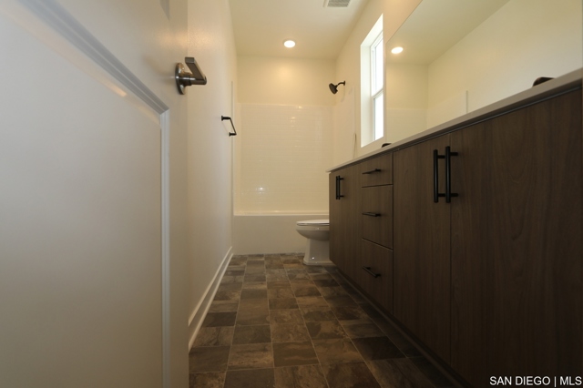 632 MEADOWOOD ST, Fallbrook CA: https://media.crmls.org/mediaz/3aaad302-831f-452c-9d89-0c9f1c5cd85d.jpg