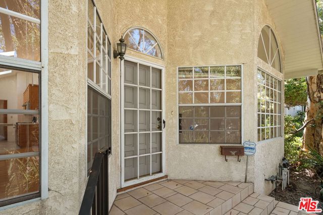 2534 Wellesley Avenue, Los Angeles CA: https://media.crmls.org/mediaz/3aaad3fd-7521-4e01-945d-f963fc3d6d1d.jpg