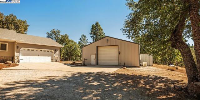 25025 State Highway 88, Pioneer CA: https://media.crmls.org/mediaz/3aaaf42a-afdd-40e5-91c4-b7a0776328c5.jpg