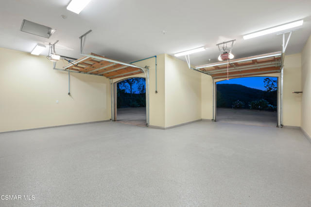 2462 Lost Canyons Drive, Simi Valley CA: https://media.crmls.org/mediaz/3aab039c-a56b-478d-a11e-38a331a486ab.jpg