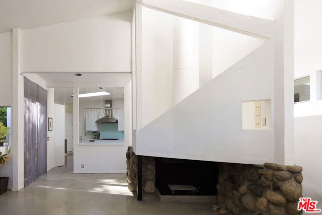 14622 Valley Vista Boulevard, Sherman Oaks CA: https://media.crmls.org/mediaz/3aab2d75-4269-485b-b787-27bb3cd3090c.jpg