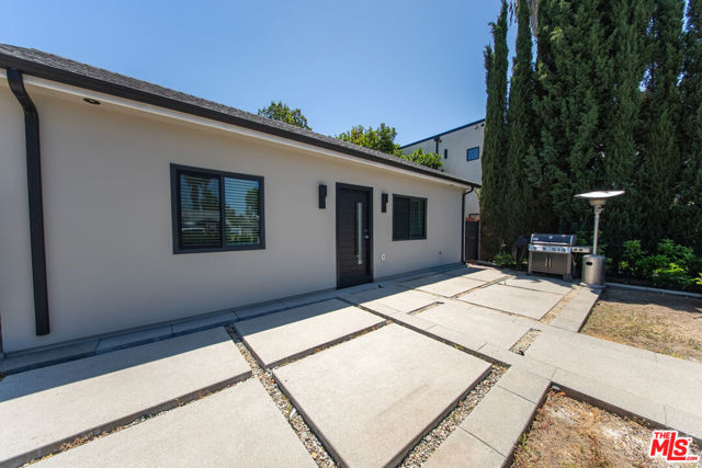 5346 Buffalo Avenue, Sherman Oaks CA: https://media.crmls.org/mediaz/3aab2f25-43f8-405c-a233-b5a8b660c02e.jpg