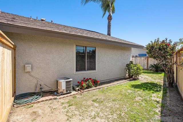 545 Shady Brook Pl, Escondido CA: https://media.crmls.org/mediaz/3aab2fa3-a280-482a-85d5-e6633c69542a.jpg