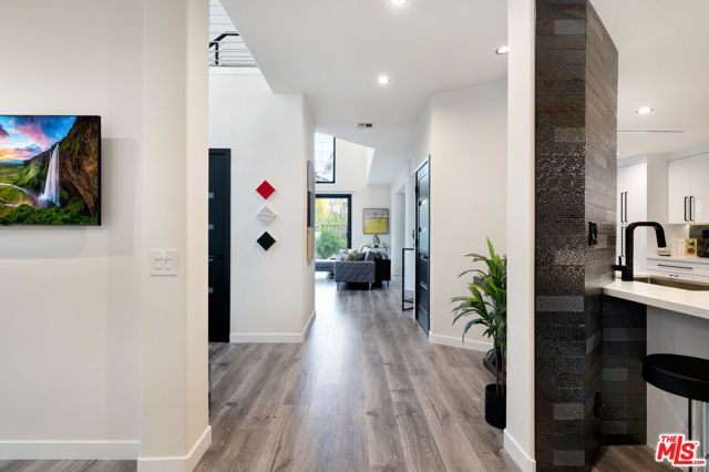 4392 Park Paloma, Calabasas CA: https://media.crmls.org/mediaz/3aac1d0f-9f73-4d85-a07e-feaca71b5305.jpg