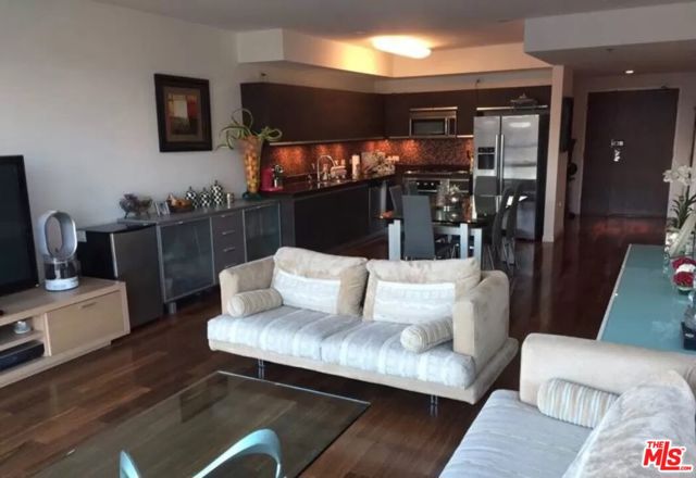 3785 Wilshire Boulevard, Los Angeles CA: https://media.crmls.org/mediaz/3aac33e5-0fa9-4a43-819f-ea2488d79755.jpg