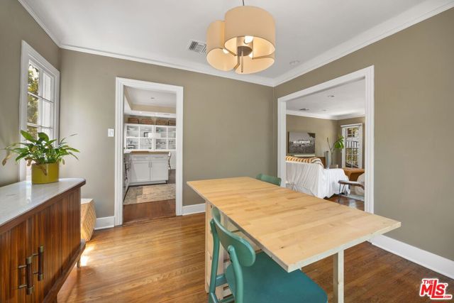 749 N Crescent Heights Boulevard, Los Angeles CA: https://media.crmls.org/mediaz/3aac6ffe-20d9-4ade-ba51-a5cb79367ae9.jpg