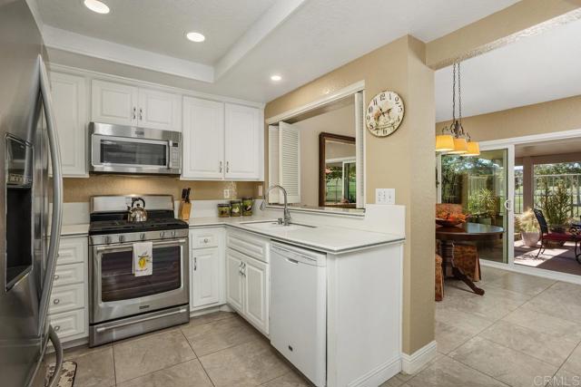 Detail Gallery Image 16 of 30 For 1878 Turnberry, Vista,  CA 92081 - 2 Beds | 2 Baths