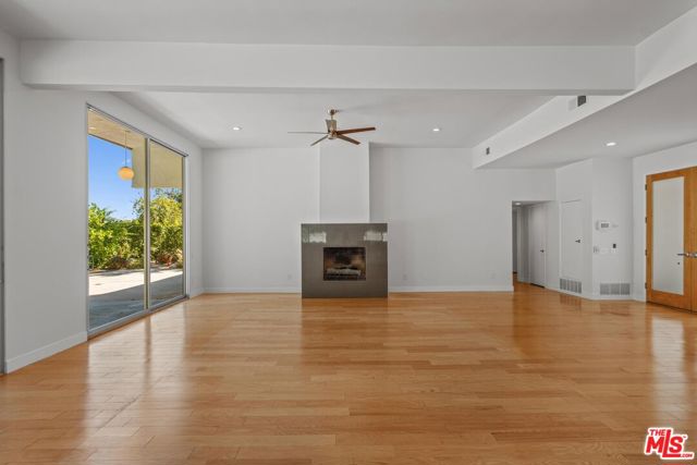 4207 Michelangelo Avenue, Woodland Hills CA: https://media.crmls.org/mediaz/3aacd714-7542-46c5-9c38-bb76383310fc.jpg